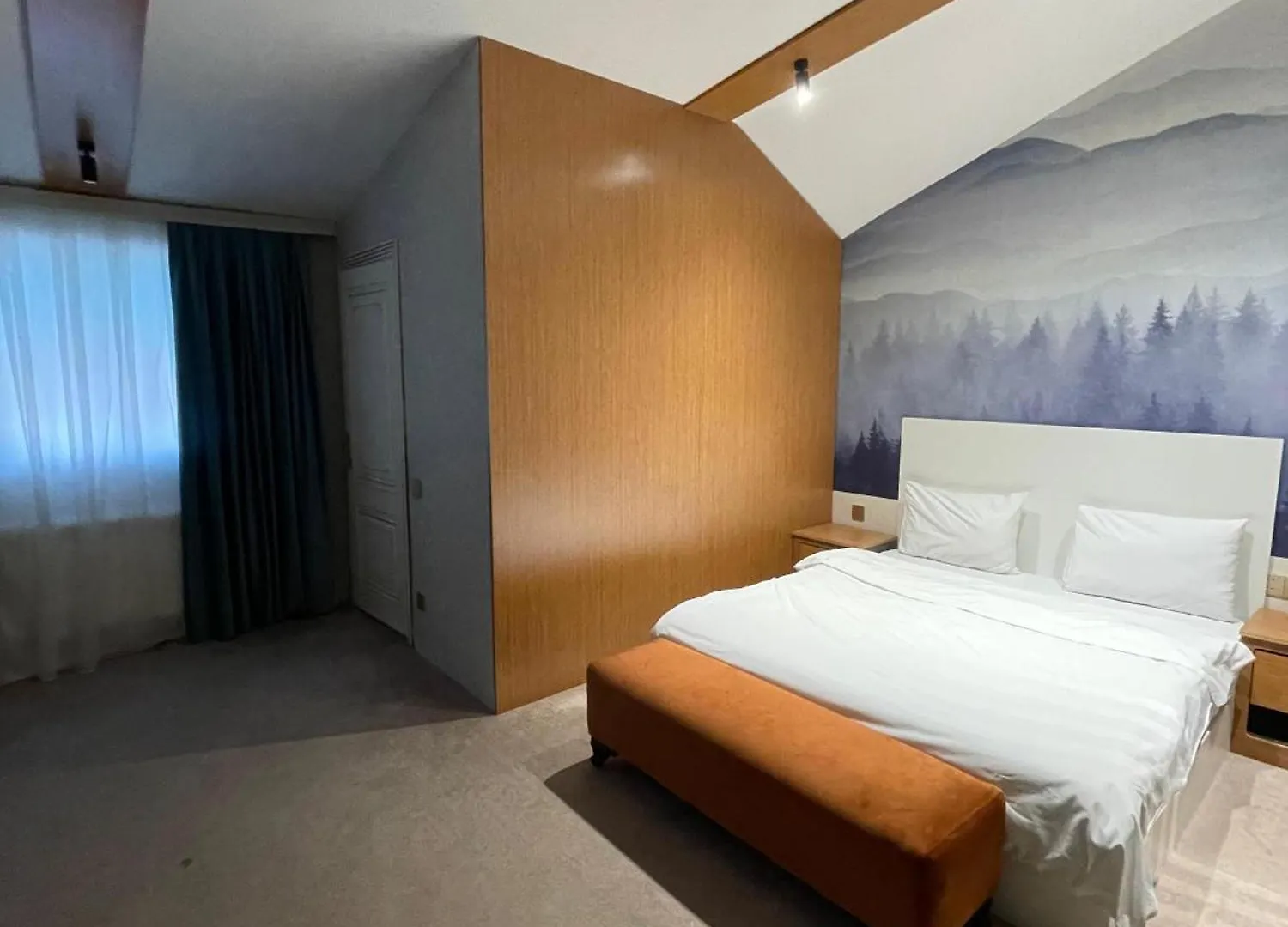 Mirror Design Hotel Baku