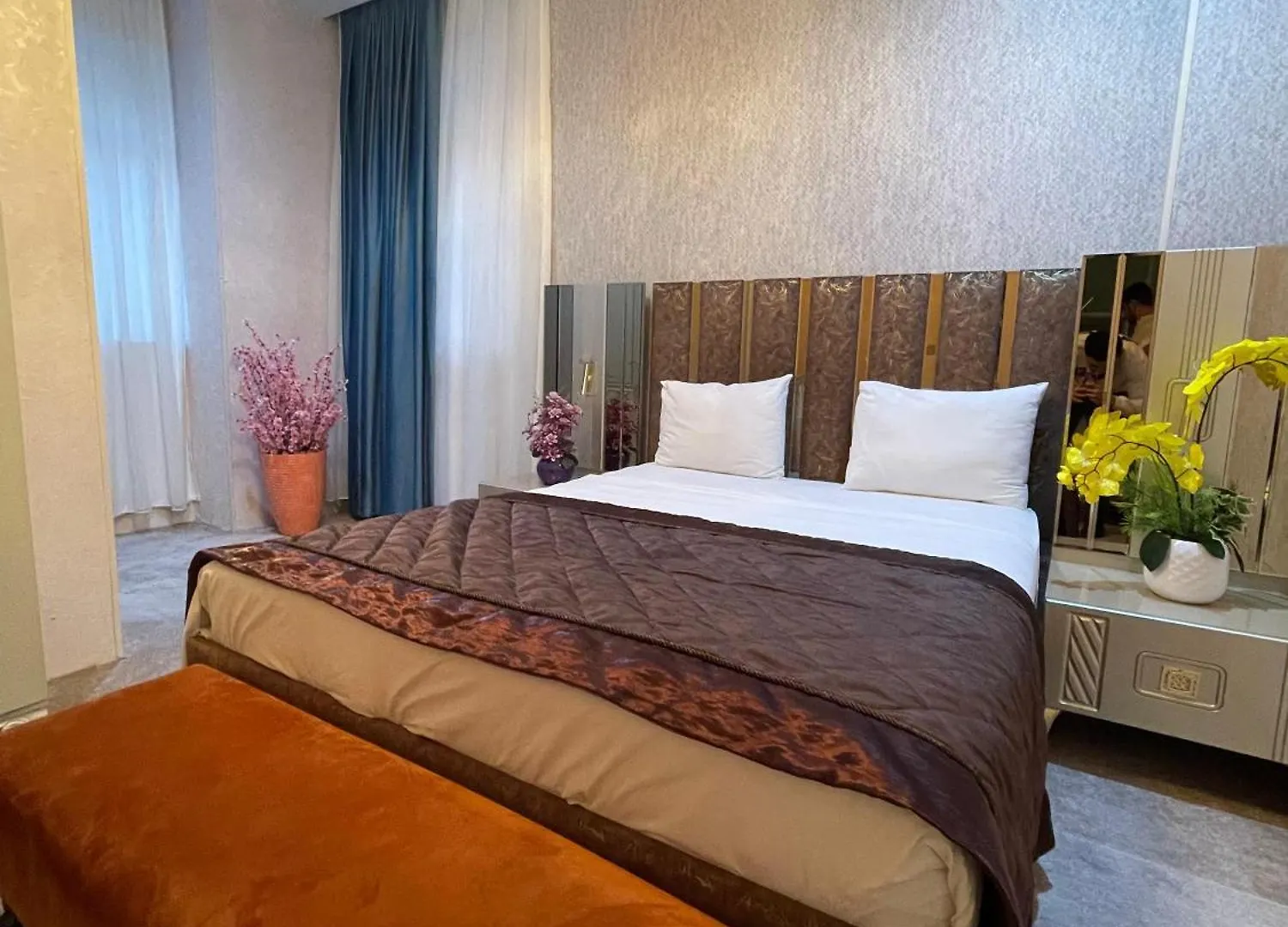 Mirror Design Hotel Baku