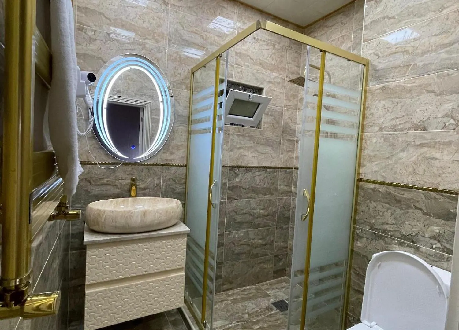 Mirror Design Hotel Baku 3*,